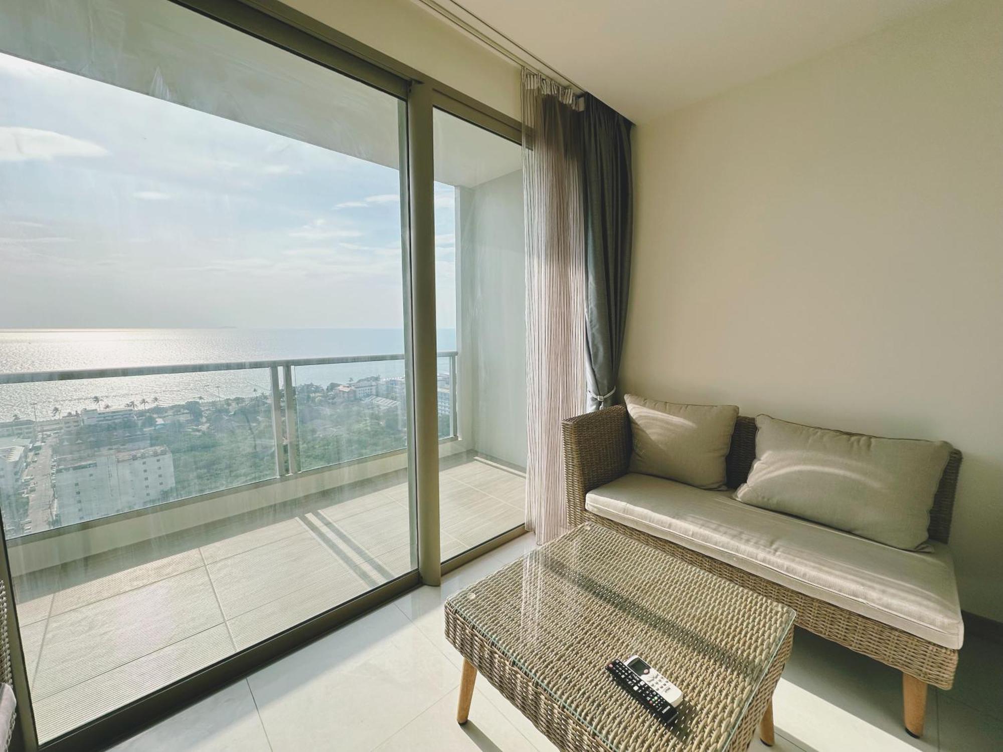 Riviera Jomtien By Daisy Pattaya 2 Apartment Exterior photo