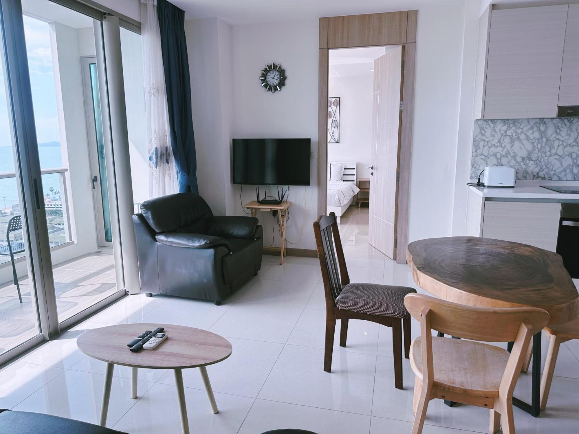 Riviera Jomtien By Daisy Pattaya 2 Apartment Exterior photo